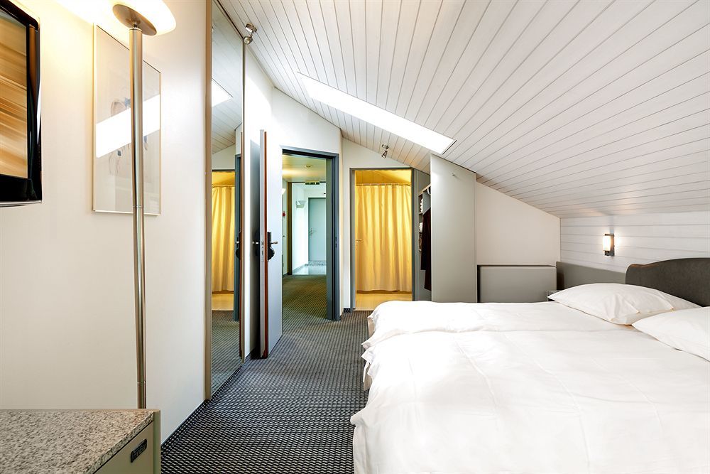 Hotel Fly Away Kloten Exterior photo