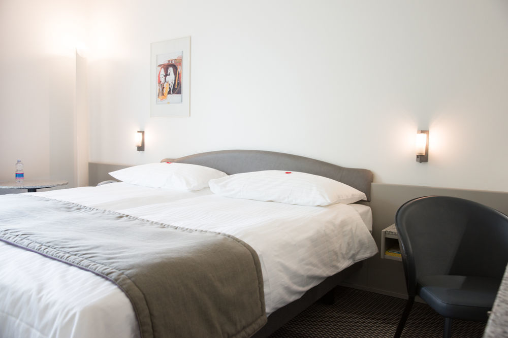 Hotel Fly Away Kloten Exterior photo