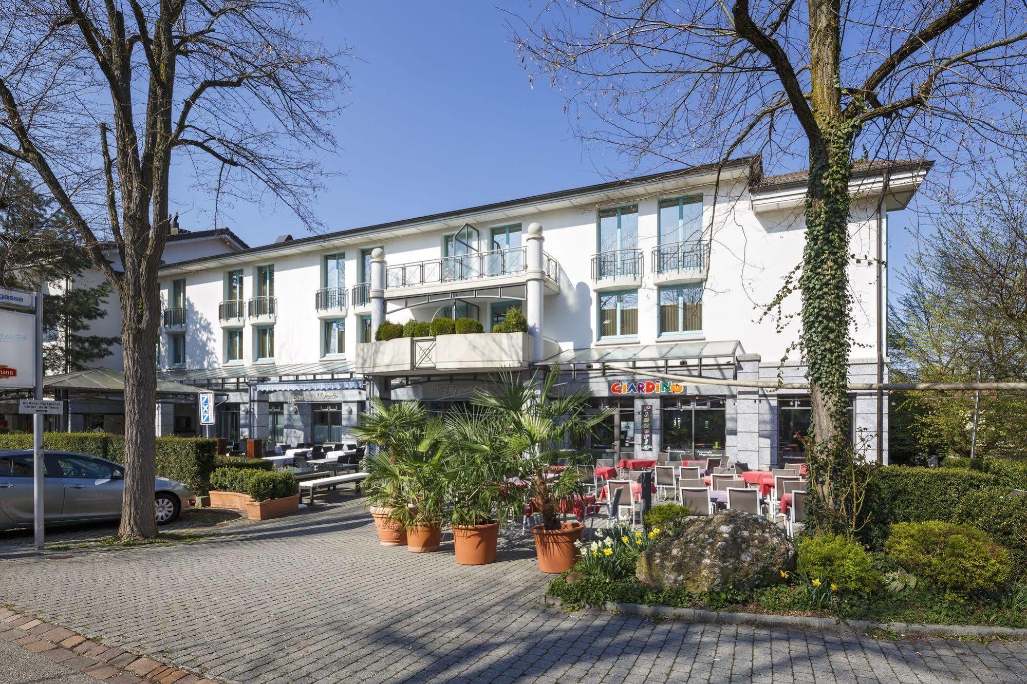 Hotel Fly Away Kloten Exterior photo