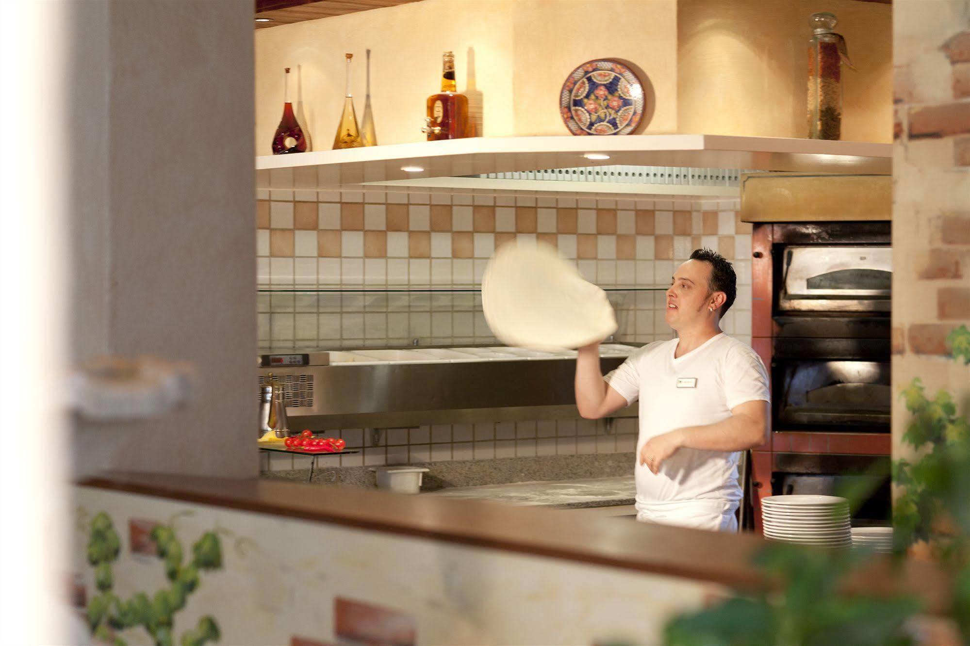 Hotel Fly Away Kloten Restaurant photo
